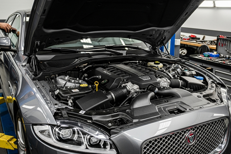 Reconditioned Jaguar XJ engine